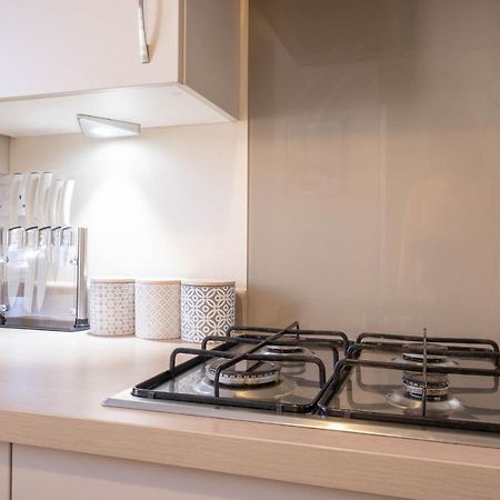 Beautiful And Comfortable Home Away From Home With Free Parking, Fast Wifi And White Crisp Hotel Standard Linen Hosted By Our Home Short Stays Northampton Eksteriør bilde