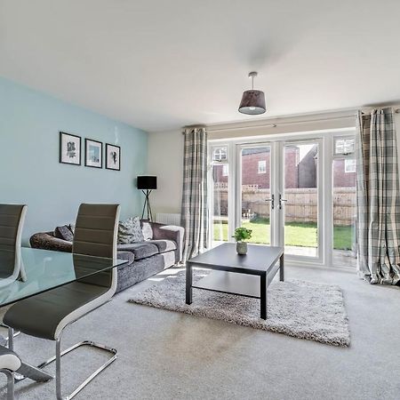 Beautiful And Comfortable Home Away From Home With Free Parking, Fast Wifi And White Crisp Hotel Standard Linen Hosted By Our Home Short Stays Northampton Eksteriør bilde
