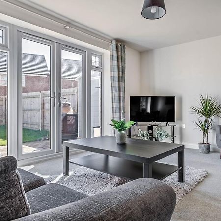 Beautiful And Comfortable Home Away From Home With Free Parking, Fast Wifi And White Crisp Hotel Standard Linen Hosted By Our Home Short Stays Northampton Eksteriør bilde