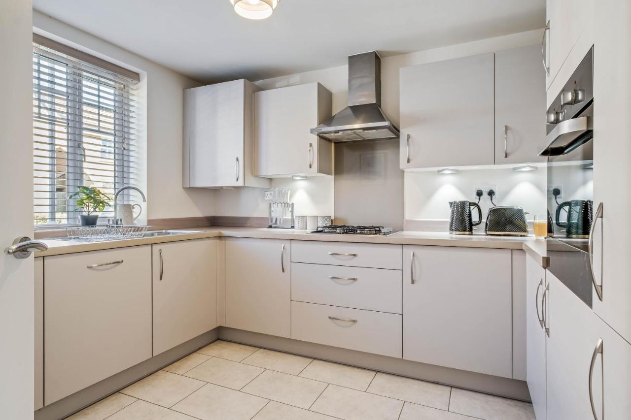 Beautiful And Comfortable Home Away From Home With Free Parking, Fast Wifi And White Crisp Hotel Standard Linen Hosted By Our Home Short Stays Northampton Eksteriør bilde