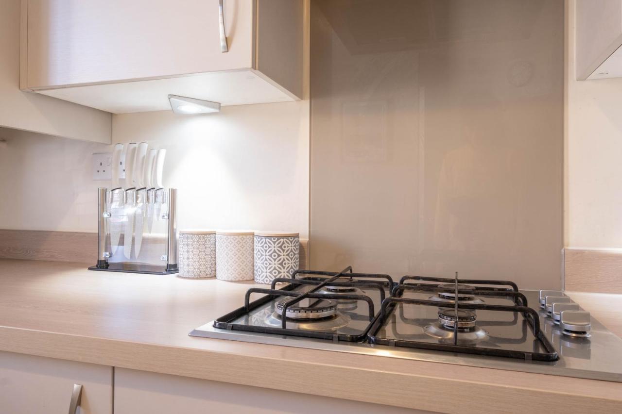 Beautiful And Comfortable Home Away From Home With Free Parking, Fast Wifi And White Crisp Hotel Standard Linen Hosted By Our Home Short Stays Northampton Eksteriør bilde