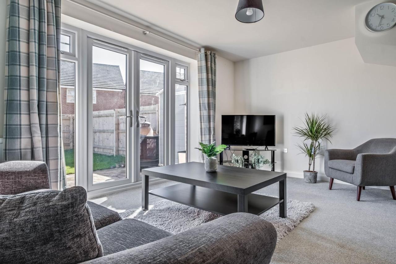 Beautiful And Comfortable Home Away From Home With Free Parking, Fast Wifi And White Crisp Hotel Standard Linen Hosted By Our Home Short Stays Northampton Eksteriør bilde