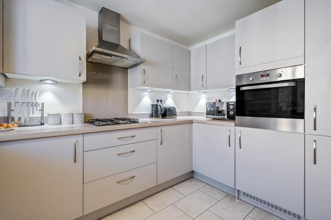 Beautiful And Comfortable Home Away From Home With Free Parking, Fast Wifi And White Crisp Hotel Standard Linen Hosted By Our Home Short Stays Northampton Eksteriør bilde