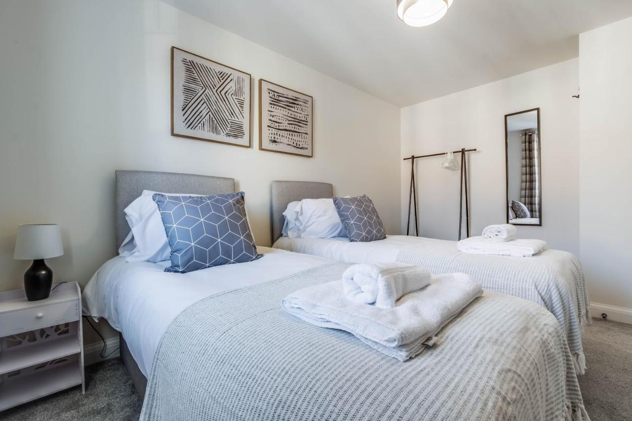 Beautiful And Comfortable Home Away From Home With Free Parking, Fast Wifi And White Crisp Hotel Standard Linen Hosted By Our Home Short Stays Northampton Eksteriør bilde