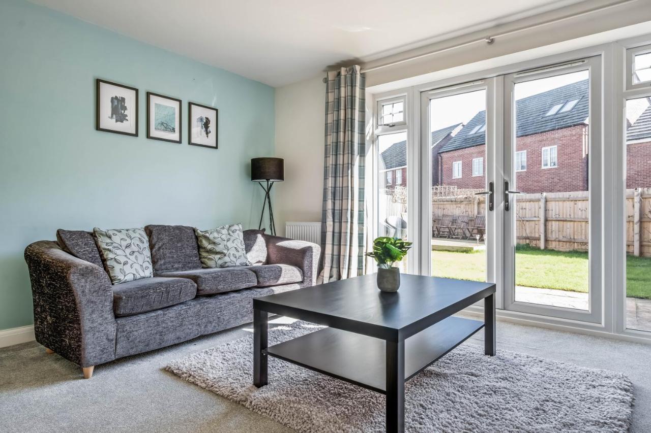 Beautiful And Comfortable Home Away From Home With Free Parking, Fast Wifi And White Crisp Hotel Standard Linen Hosted By Our Home Short Stays Northampton Eksteriør bilde