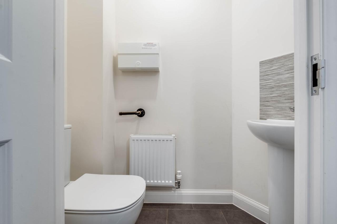 Beautiful And Comfortable Home Away From Home With Free Parking, Fast Wifi And White Crisp Hotel Standard Linen Hosted By Our Home Short Stays Northampton Eksteriør bilde