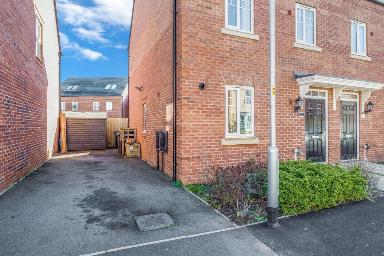 Beautiful And Comfortable Home Away From Home With Free Parking, Fast Wifi And White Crisp Hotel Standard Linen Hosted By Our Home Short Stays Northampton Eksteriør bilde