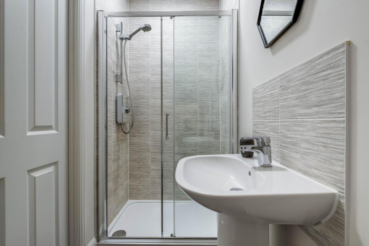 Beautiful And Comfortable Home Away From Home With Free Parking, Fast Wifi And White Crisp Hotel Standard Linen Hosted By Our Home Short Stays Northampton Eksteriør bilde