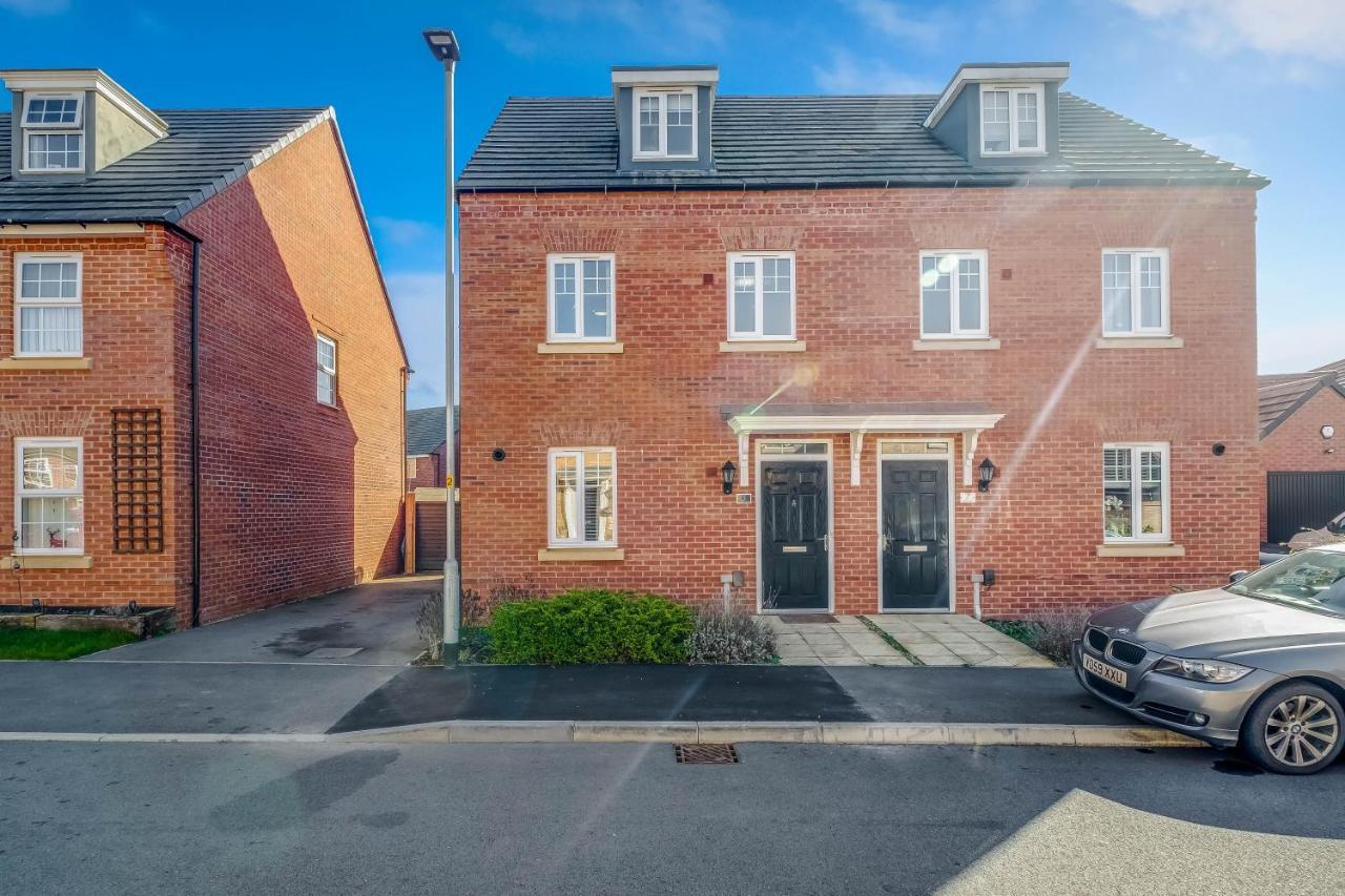 Beautiful And Comfortable Home Away From Home With Free Parking, Fast Wifi And White Crisp Hotel Standard Linen Hosted By Our Home Short Stays Northampton Eksteriør bilde