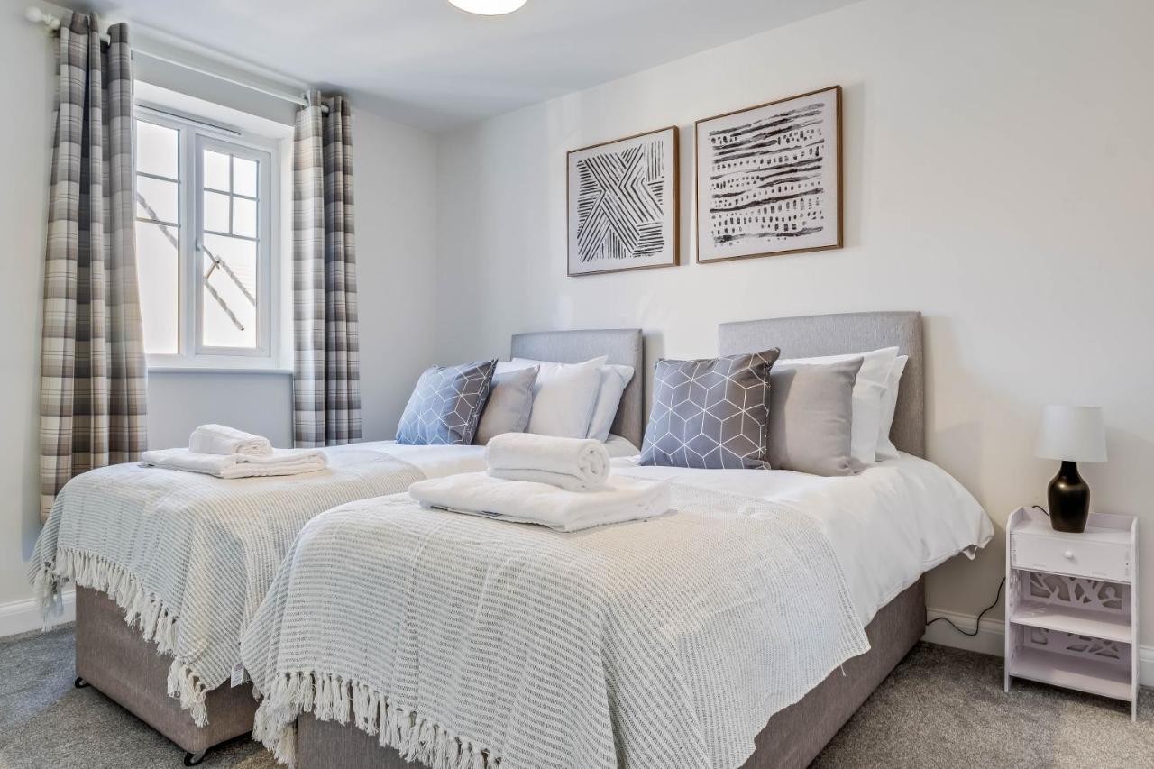 Beautiful And Comfortable Home Away From Home With Free Parking, Fast Wifi And White Crisp Hotel Standard Linen Hosted By Our Home Short Stays Northampton Eksteriør bilde