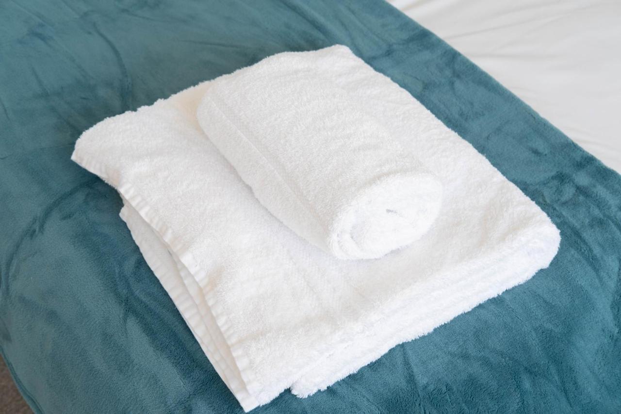 Beautiful And Comfortable Home Away From Home With Free Parking, Fast Wifi And White Crisp Hotel Standard Linen Hosted By Our Home Short Stays Northampton Eksteriør bilde