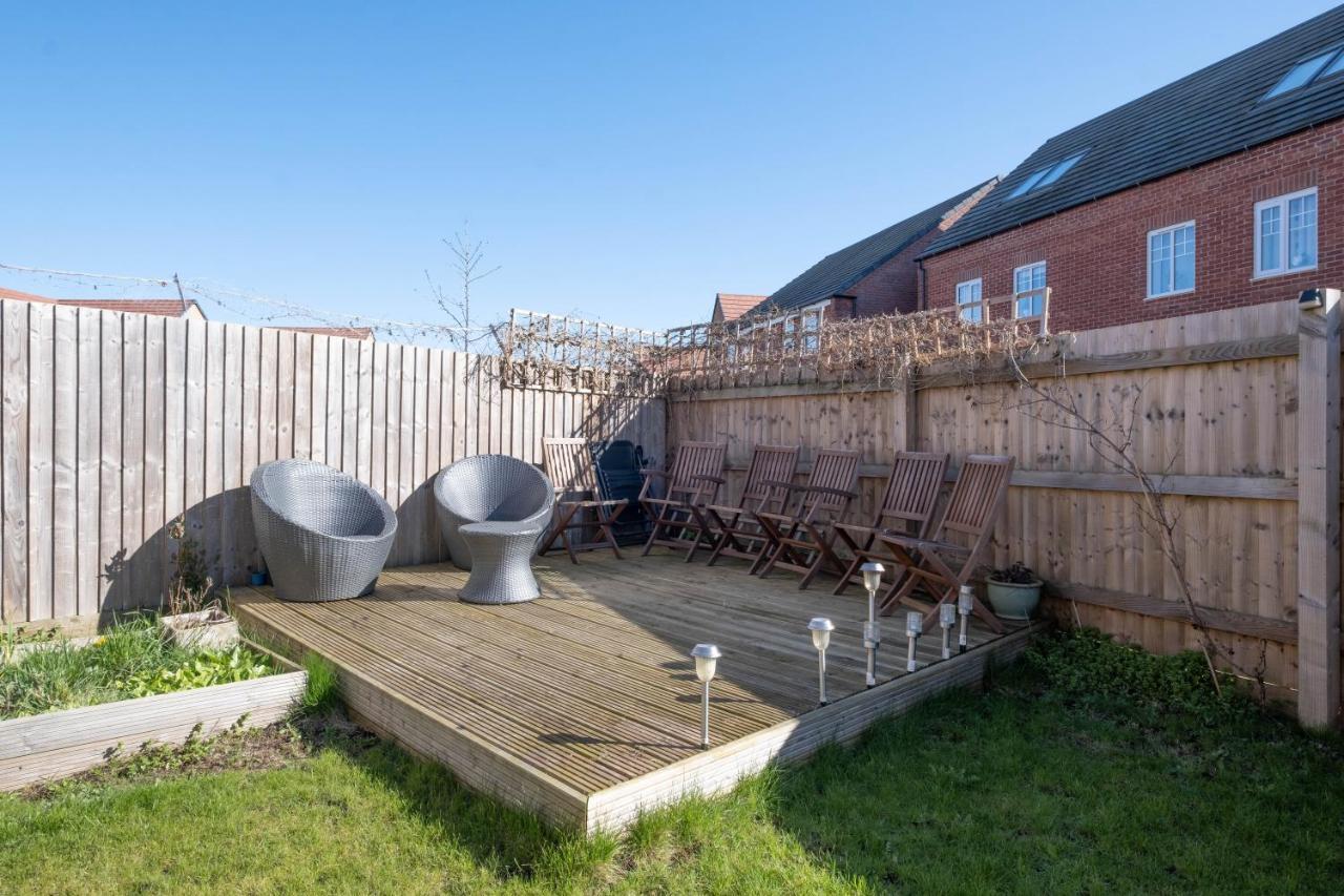 Beautiful And Comfortable Home Away From Home With Free Parking, Fast Wifi And White Crisp Hotel Standard Linen Hosted By Our Home Short Stays Northampton Eksteriør bilde