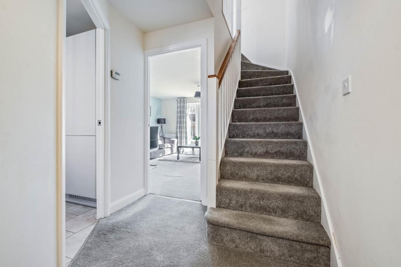 Beautiful And Comfortable Home Away From Home With Free Parking, Fast Wifi And White Crisp Hotel Standard Linen Hosted By Our Home Short Stays Northampton Eksteriør bilde