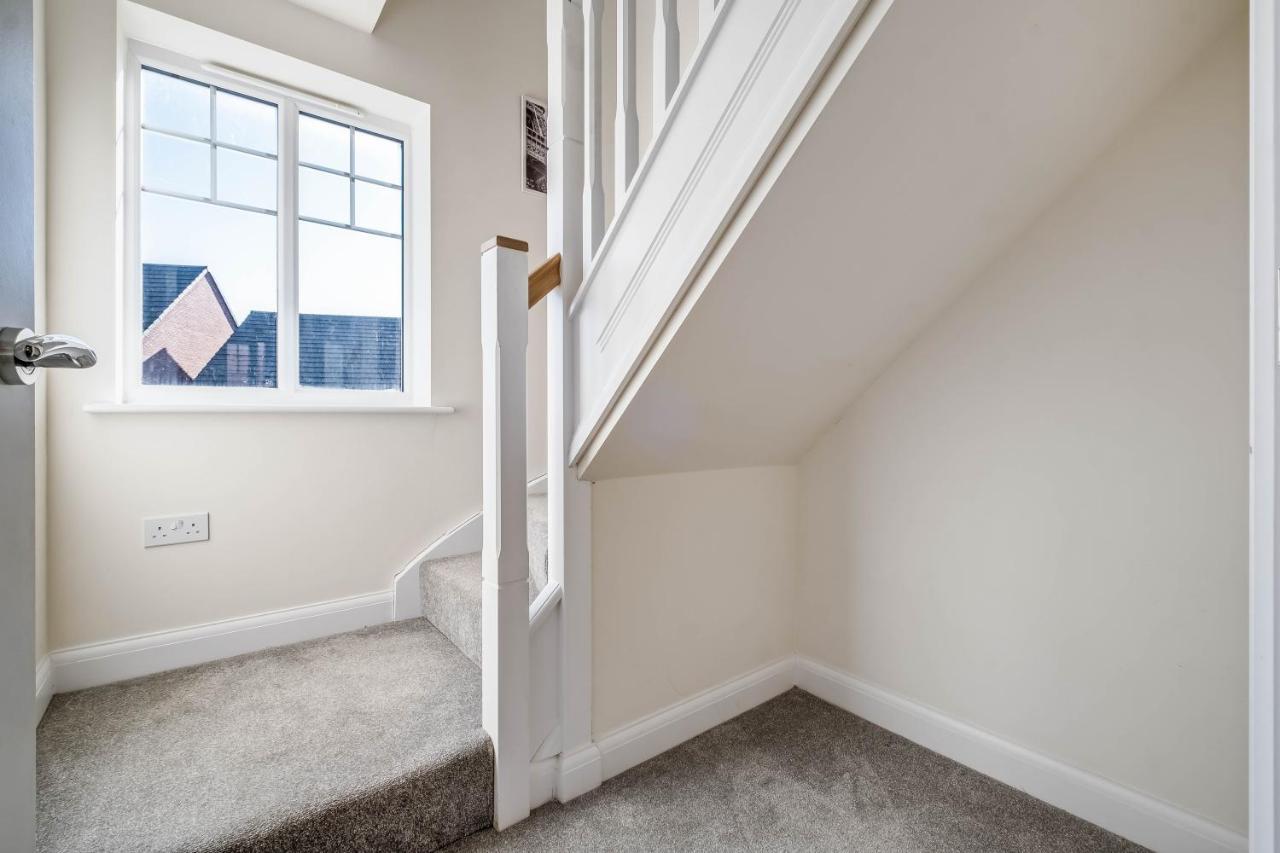 Beautiful And Comfortable Home Away From Home With Free Parking, Fast Wifi And White Crisp Hotel Standard Linen Hosted By Our Home Short Stays Northampton Eksteriør bilde