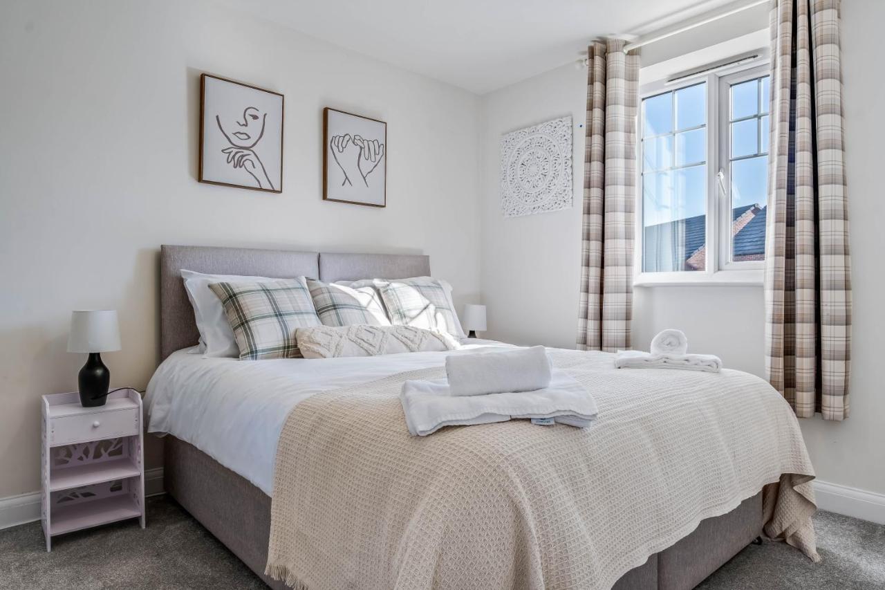 Beautiful And Comfortable Home Away From Home With Free Parking, Fast Wifi And White Crisp Hotel Standard Linen Hosted By Our Home Short Stays Northampton Eksteriør bilde