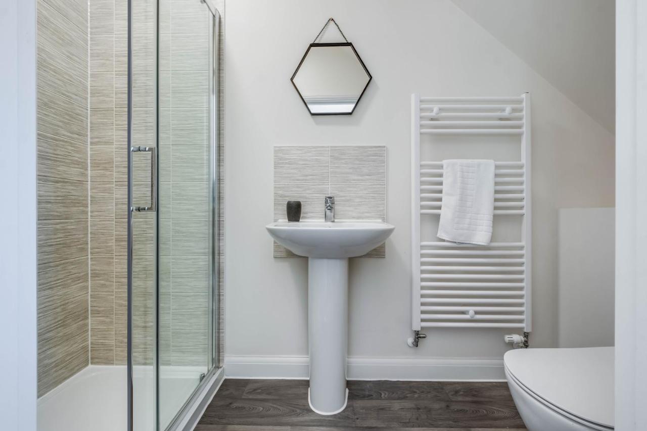 Beautiful And Comfortable Home Away From Home With Free Parking, Fast Wifi And White Crisp Hotel Standard Linen Hosted By Our Home Short Stays Northampton Eksteriør bilde